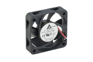 DELTA Wentylator osiowy 40x40x10mm, 12Vdc, 7000RPM, 13,84m3/h, 29,5dBA, łożysko ślizgowe w opakowaniu 94x94x30mm