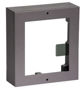 Aluminiowa ramka montażowa natynkowa na 1 moduł. Aluminiowa puszka natynkowa i okablowanie w zestawie. Wymiary ramki: 117x107x4mm. wymiary puszki: 117x107x32.7mm
